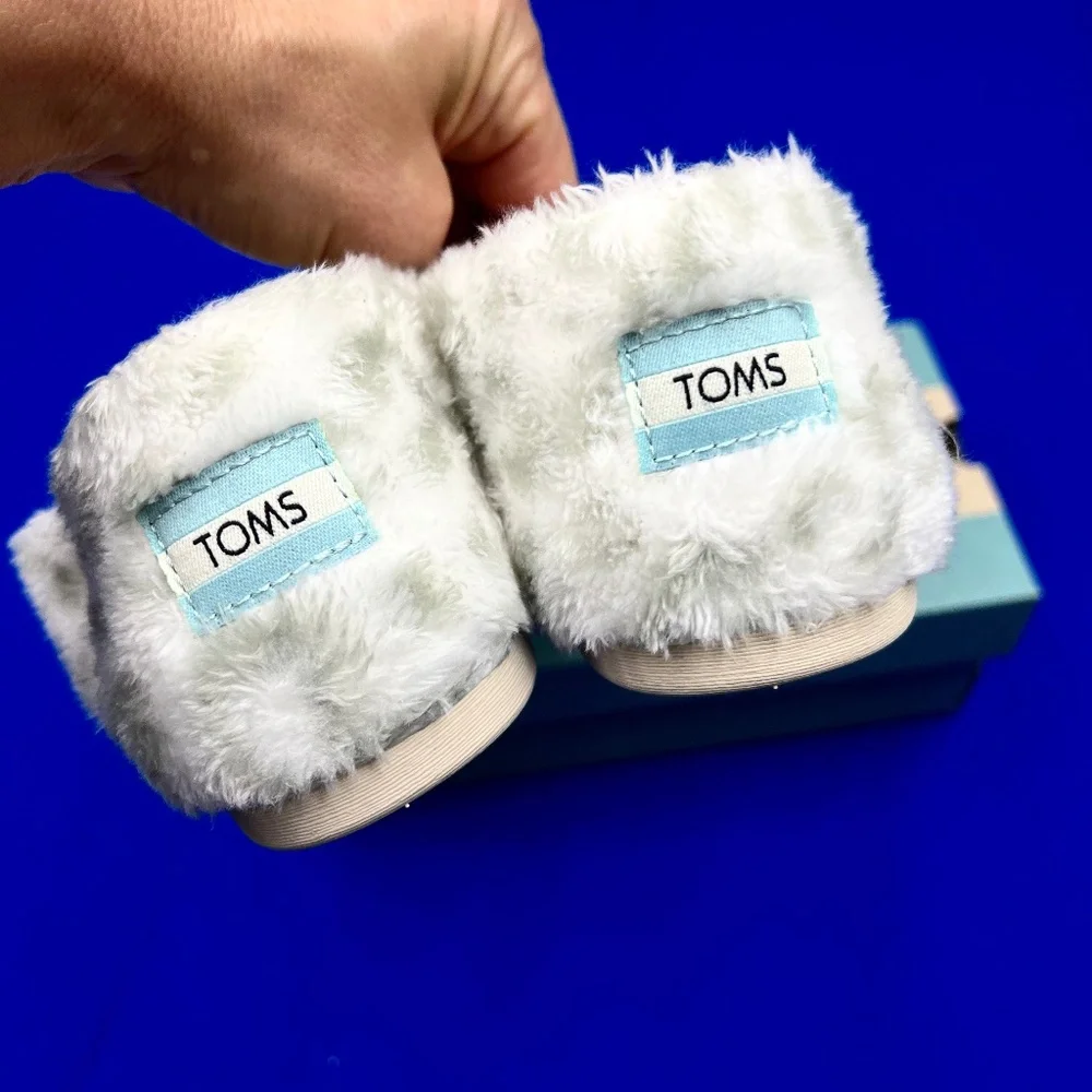 🚫🚫SOLD!🚫🚫NIB/NWT🤩 |•TOMS•| Alpargata White Snow Leopard Fleece/Faux Fur 8.5 - Picture 3 of 11